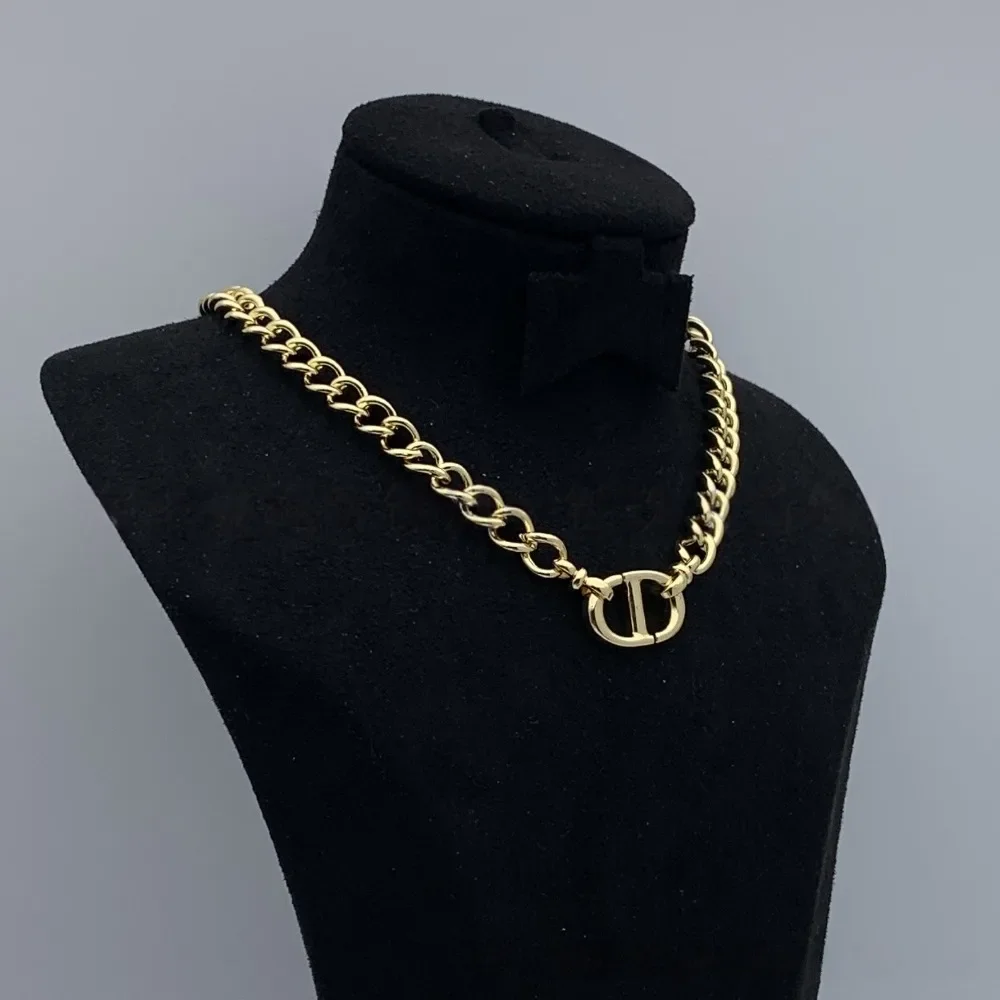 

2025 новое роскошное винтажное ожерелье с буквами, модный универсальный подарок на годовщину любовника