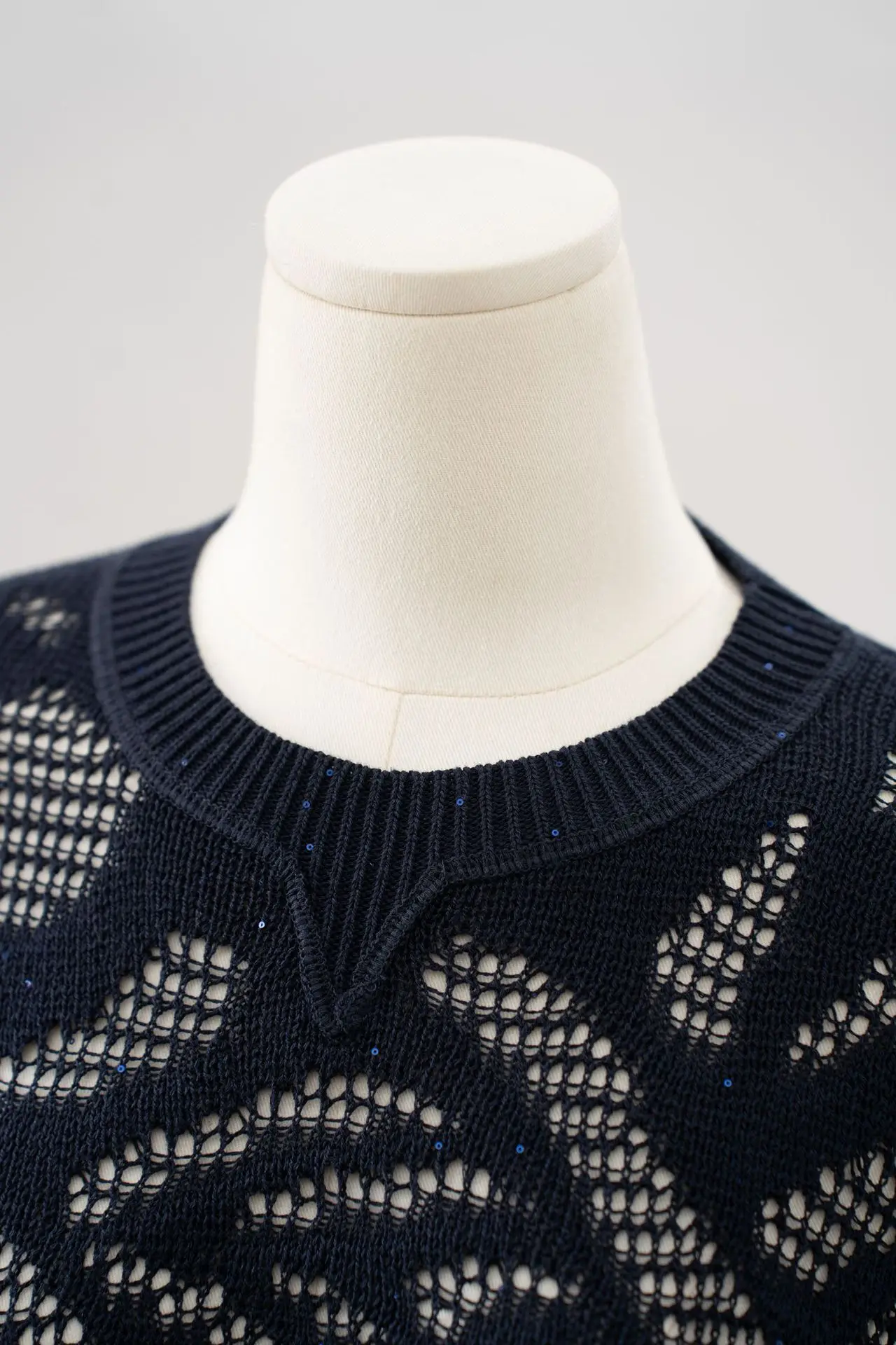 

2026 Spring/Summer New Linen Sequin Hollow-Out Round Neck Knit Long Sleeve Loose Casual Versatile Top For Women