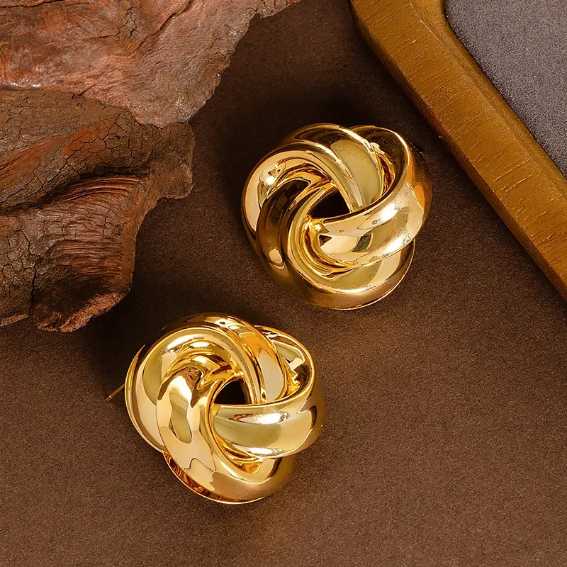 

Exaggerated creative multi-layer twist twist geometric Internet celebrity same stud earrings