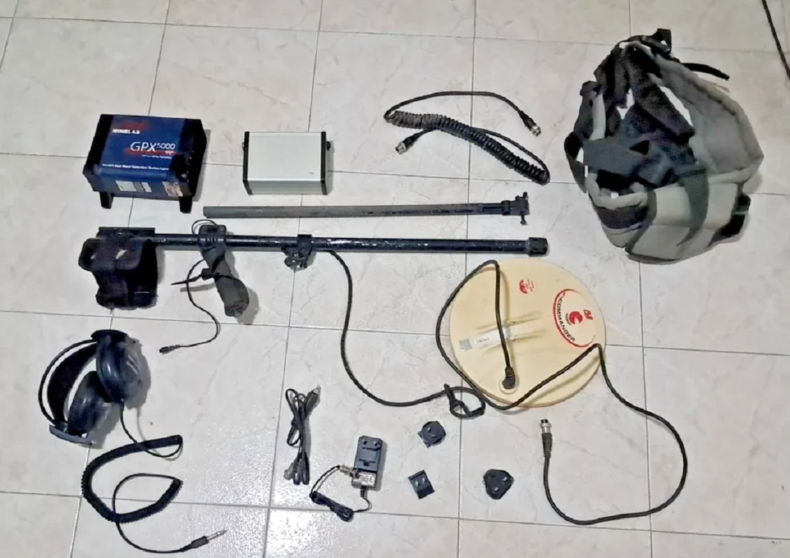

СОВЕРШЕННО НОВЫЙ металлоискатель Minelab gpx5000 с 1 катушками моно 11 дюймов