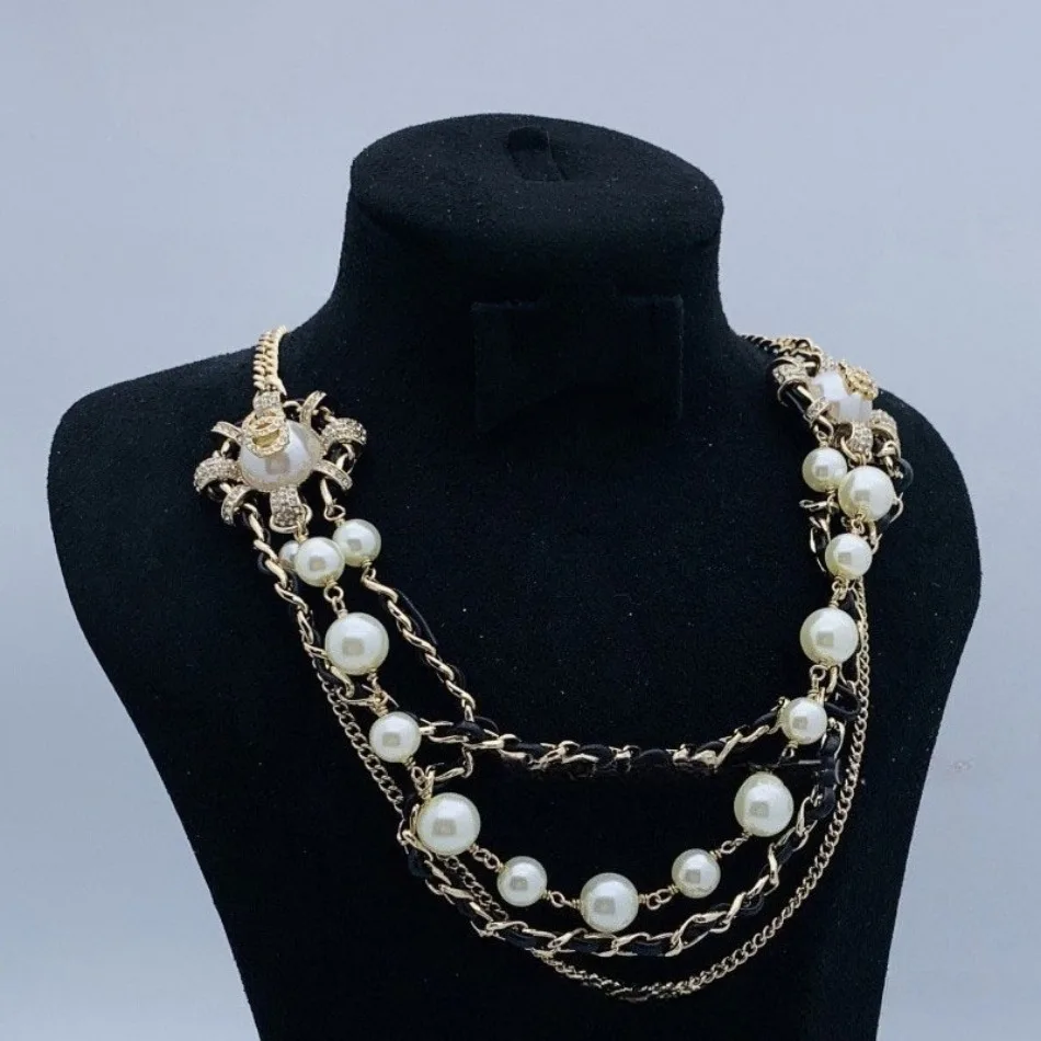 

Короткое металлическое треугольное ожерелье — модная европейская и американская цепочка, универсальный элегантный аксессуар для нее