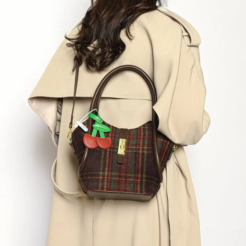 

Women Foldable Shopping Bag Nylon Reusable Easy to Carry Suitable for Grocery Shopping and Market Visits