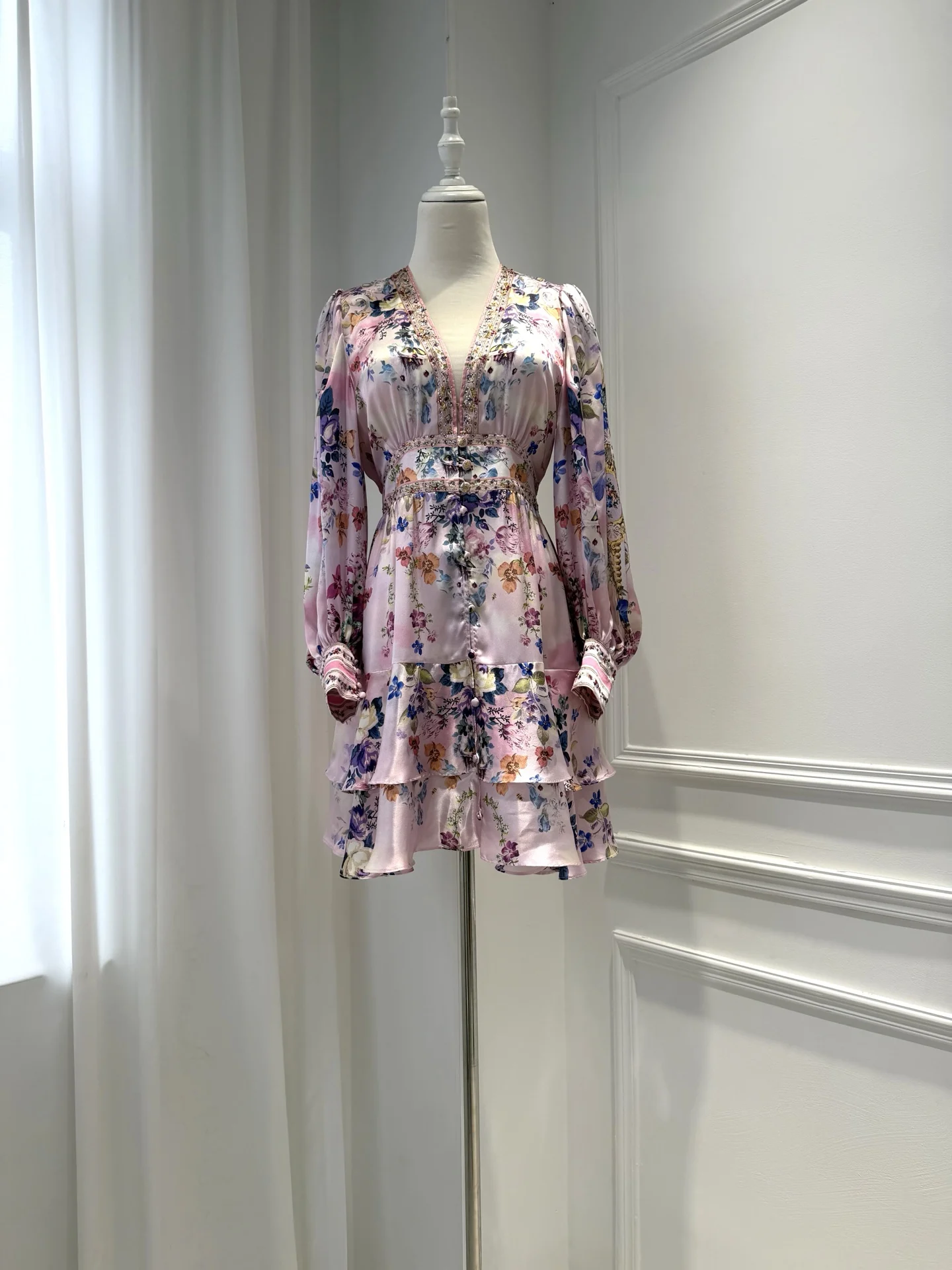 100% Silk Women Floral Printed Pink Dress Crystal Beaded V-Neck Lantern Sleeve Elastic Waist Single Breasted Fashion Mini Robe