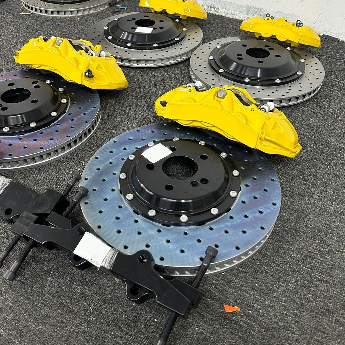 

Hot Selling 6 Piston Brake Calipers 380mm 6 Cylinder Drilled for W2201 W202 W203 W204 W206 W205 W123 W124