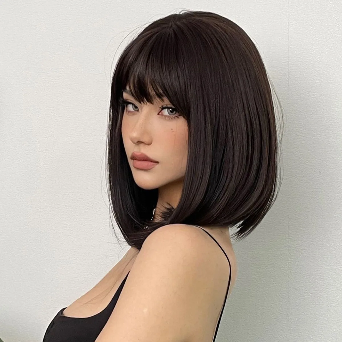 Short Black Synthetic Wig Natural Fringe Straight Bob Short Music Festival Party Cosplay Daily Use Full Head Cover image 5