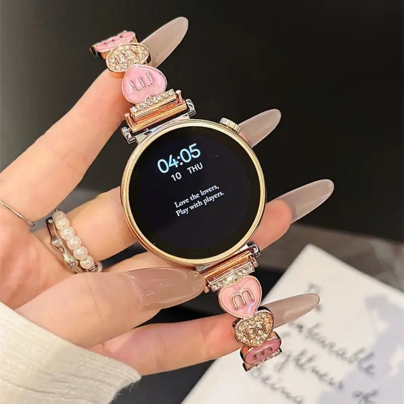 

Букви М в форме сердца с бриллиантами подходят для ремешков часов Huawei GT5/GT5 Pro/GT4/GT2/3/4 22 мм/20 мм/18 мм.