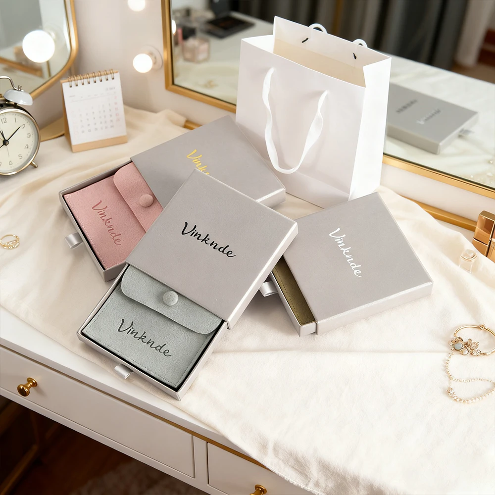 

Роскошный чехол для ювелирных изделий из микрофибры с логотипом и пуговицами, подарочные кольца для свадебной вечеринки, серьги, ожерелье, косметическая шкатулка для рисования ювелирных изделий