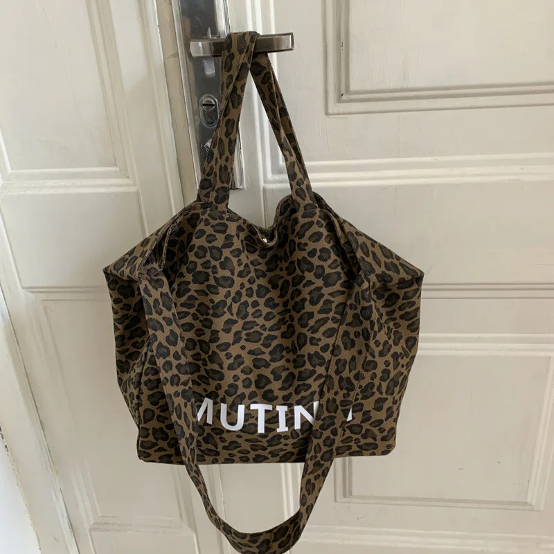 

Женская сумка с леопардовым принтом, новинка 2025 года, тканевая сумка с принтом, корейский стиль, повседневная ретро, универсальная модная студенческая сумка через плечо