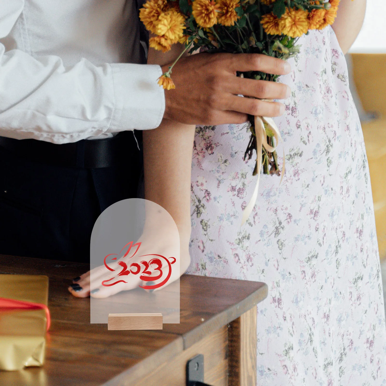 

4Pcs Clear Hexagon Acrylic Table Signs Blank DIY Table Number Holders for Wedding Party Decor with Wood Base Acrylic Sign