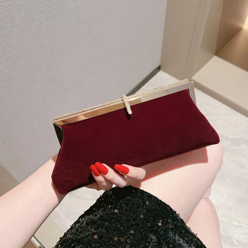 Retro Elegant Red Velvet Evening Bag For Women Fashion Temperament Small Clutches Handbag Wedding Party Chain Shoulder Bag Purse