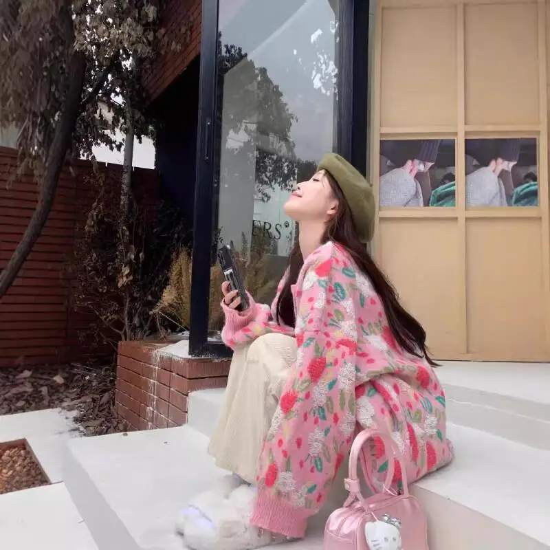 Suéter rosa con flores tridimensionales para mujer, cárdigan de punto suave y pegajoso retro de nicho de estilo perezoso holgado para primavera y otoño ﻿