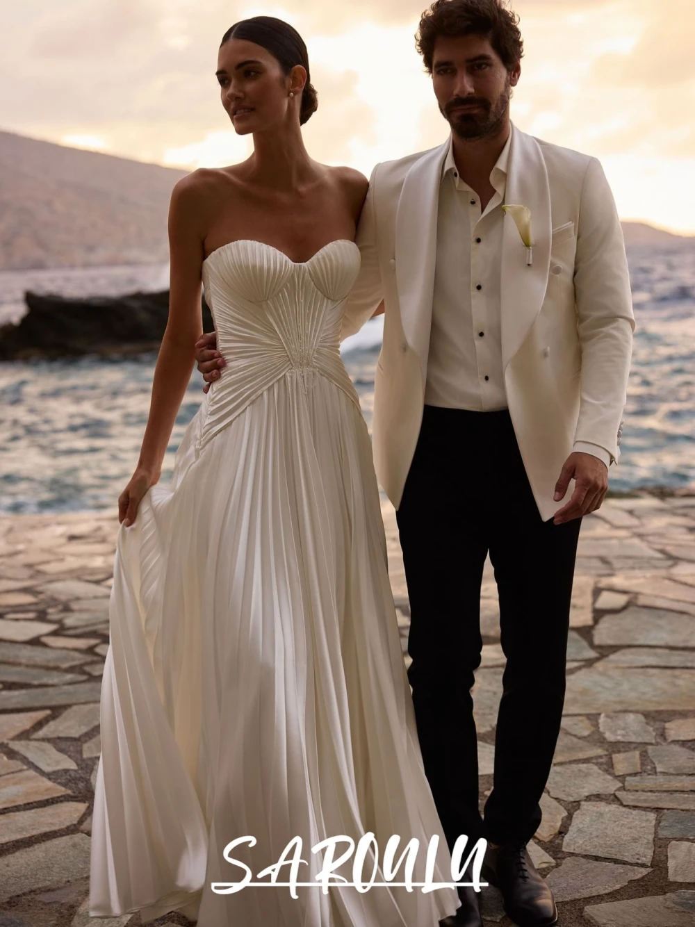 

Pleated Ruched Sweetheart Neckline Wedding Dress Romantic Simple A Line Bride Wear Pearls Fitted Waist Customized Bridal Gown