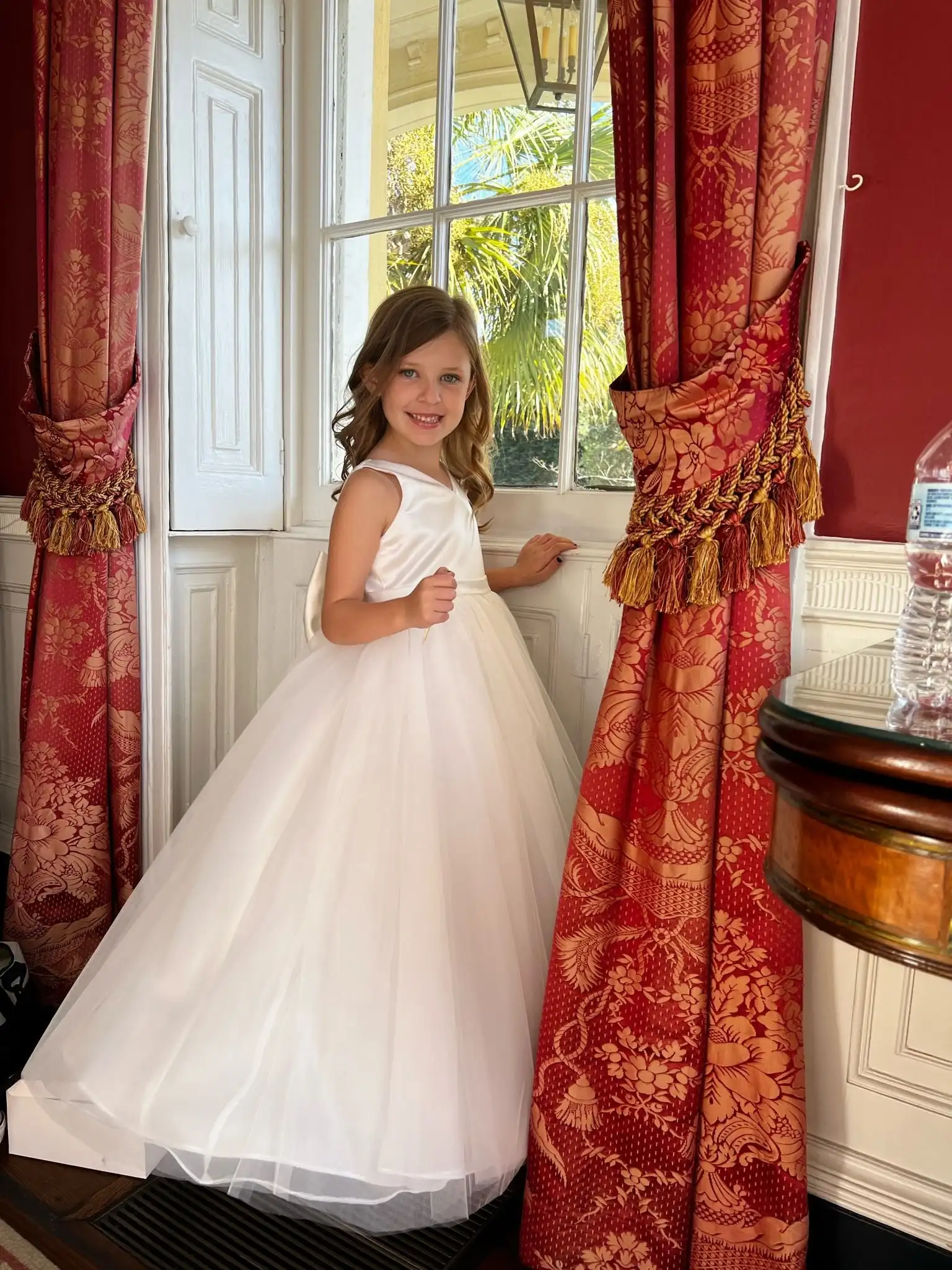 فساتين بناتي من الساتان تول على شكل حرف v على شكل حرف a مع فيونكة بدون أكمام طويلة وبسيطة لحفلات الأطفال فستان أنيق لحفلات الزفاف