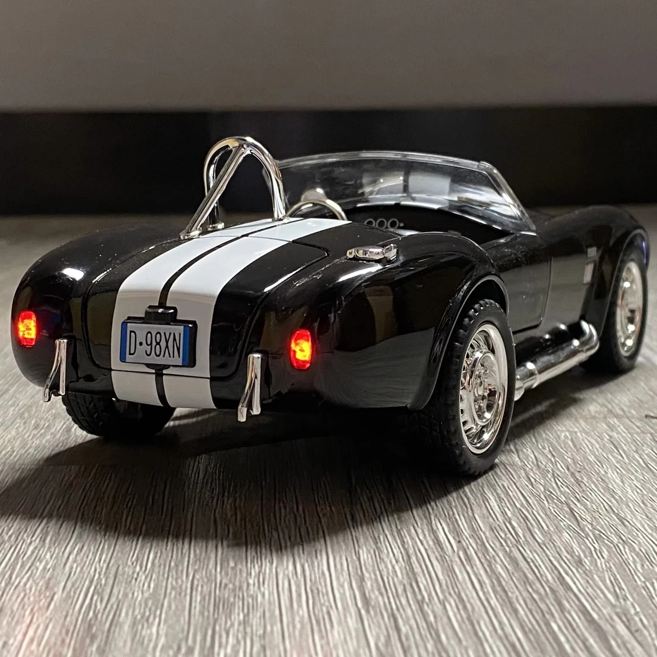 1:22 shelby cobra 427 s/c liga modelo de carro som e luz puxar para trás brinquedo das crianças colecionáveis presente aniversário