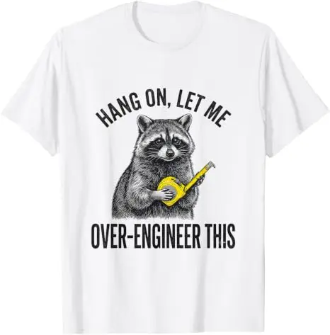 Warte, lass mich das schmeichelnde T-Shirt mit lustigem Waschbär-Motiv für Techniker im Y2K-Stil gestalten – Süßes, personalisiertes Herren-T-Shirt für den Arbeitsalltag mit sarkastischem Spruch – Detail 11