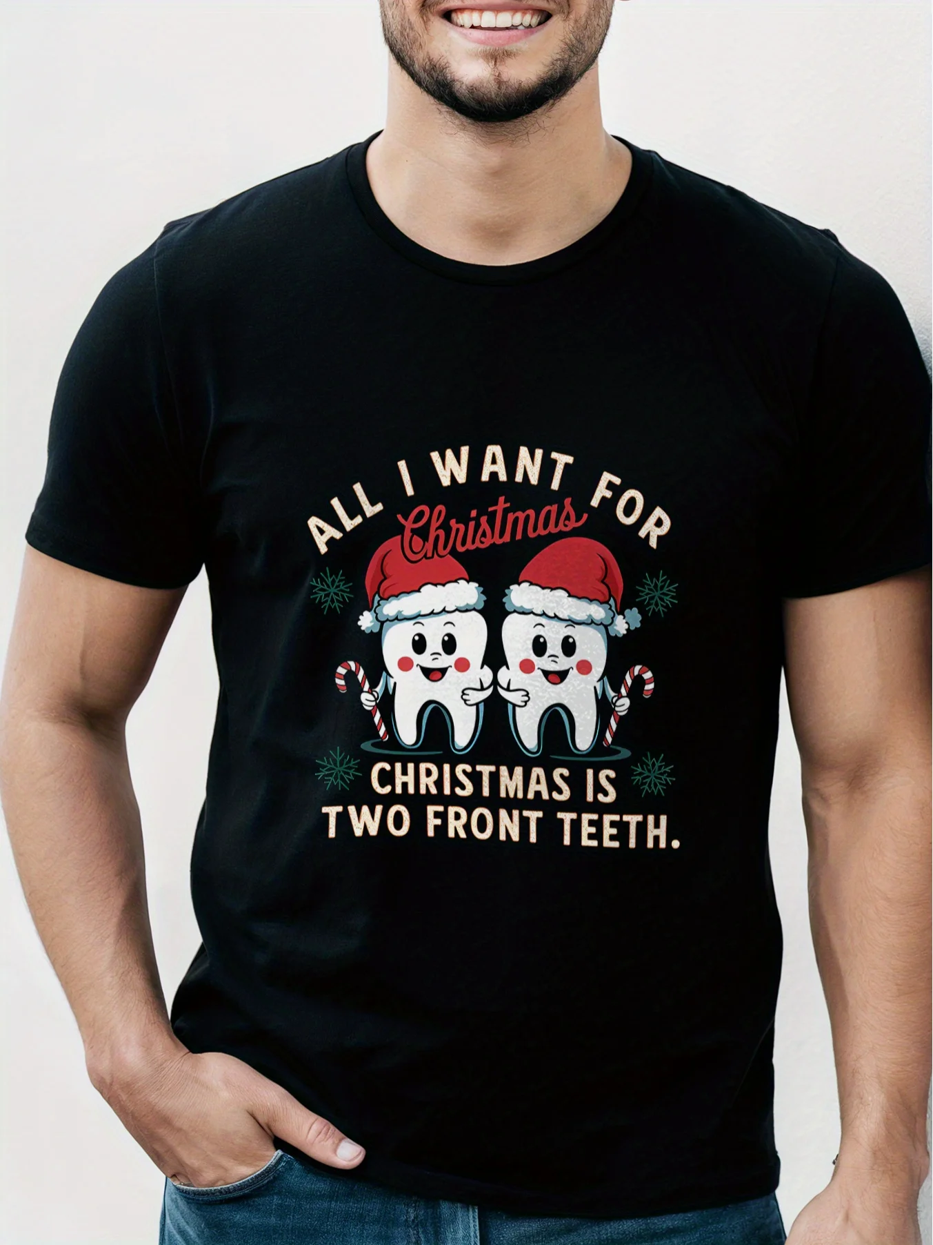 

1 шт. Мужская хлопковая футболка на рождественскую тематику, с круглым вырезом, повседневная посадка, слегка стрейч, с принтом зубов, леденцов и шляп Санта-Клауса,