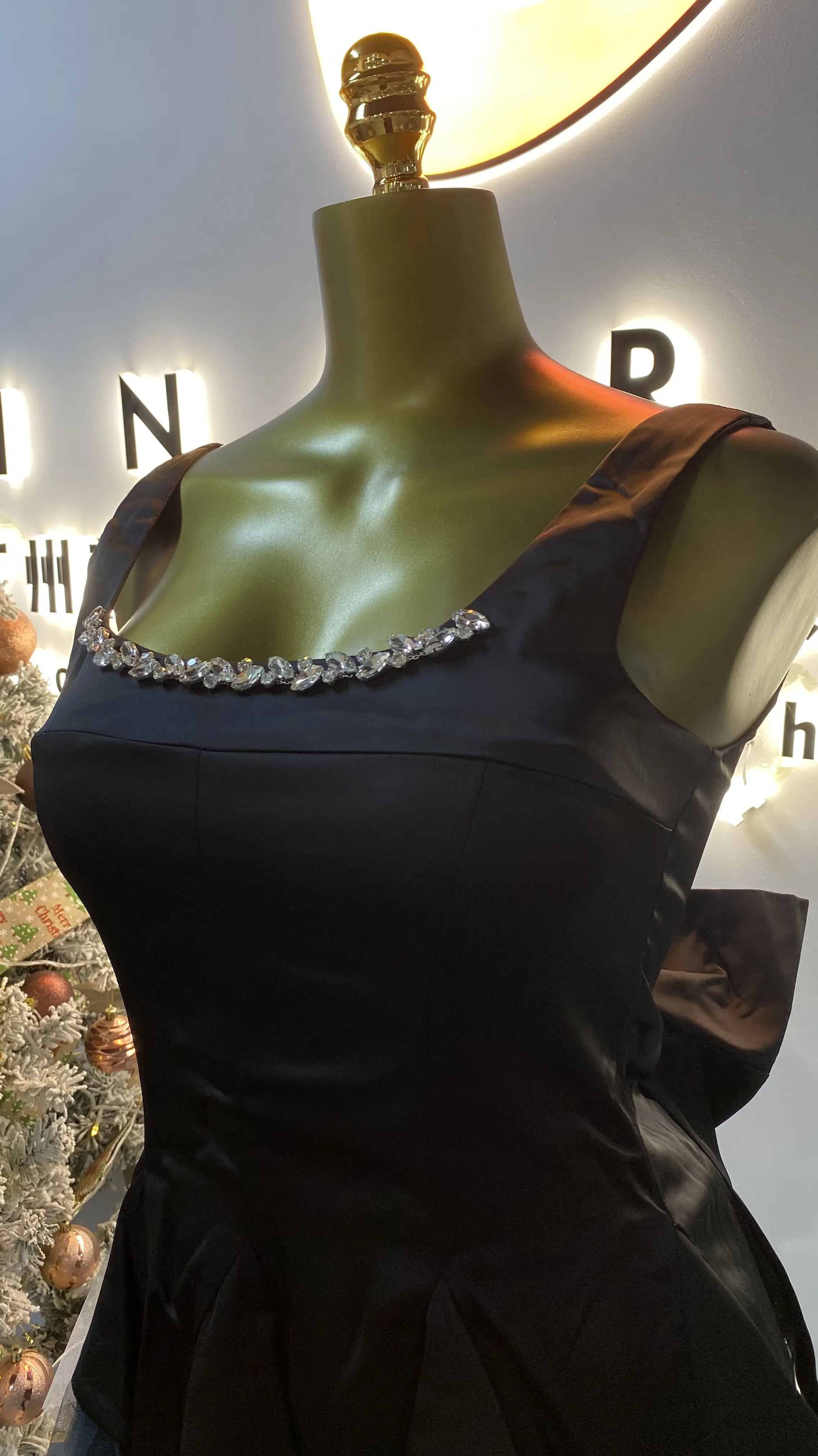 ชุดราตรีทรงสี่เหลี่ยมคอวีสีตัดกัน สไตล์เรโทรลำลองสำหรับงานปาร์ตี้หรืองานเลี้ยงสุดหรู - GZXX152