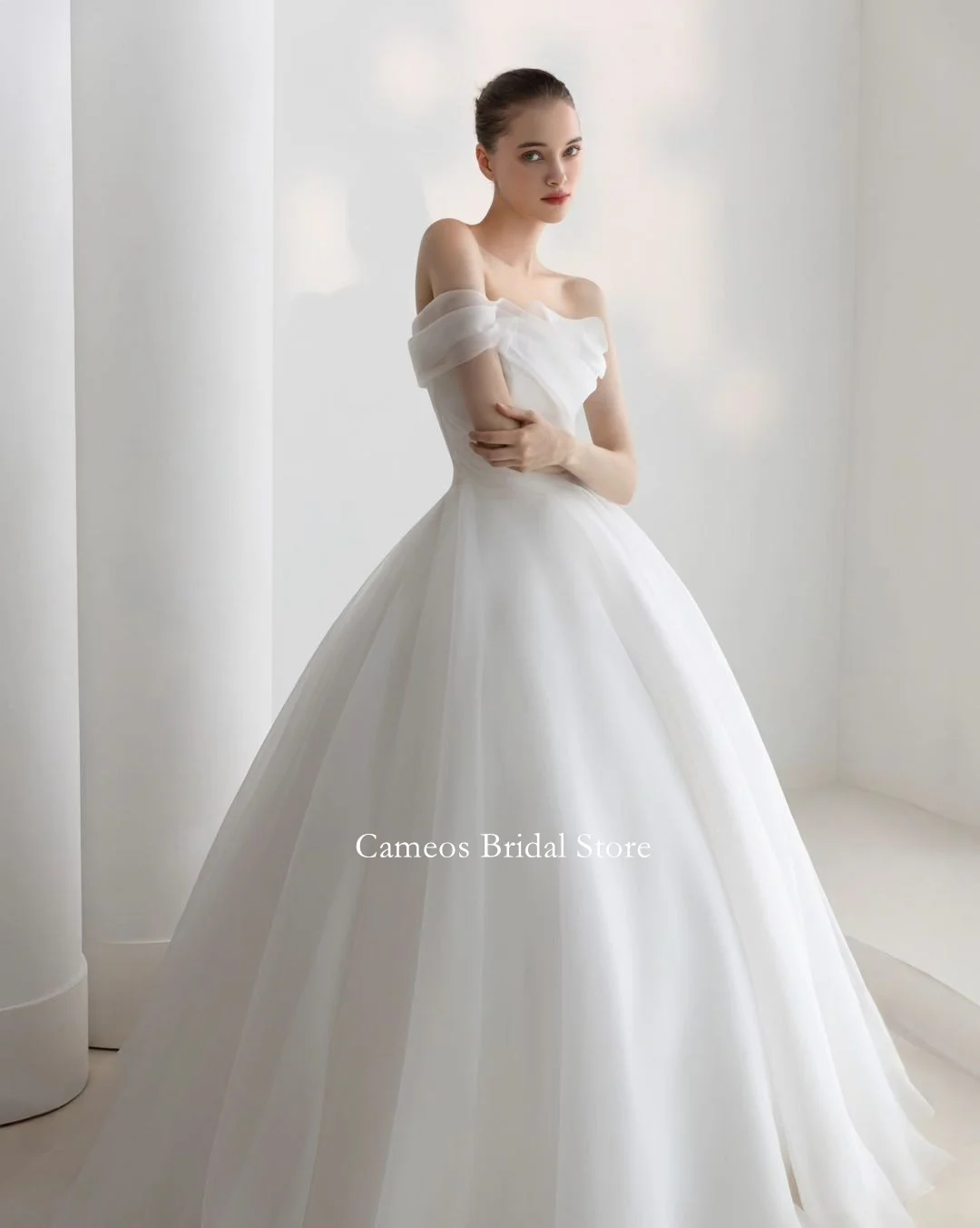 SONDR Corea Puffy Abito da sposa Personalizzato Organza Classico Abito da sposa Senza spalline Monospalla 40.SQL Abito da sposa da sposa