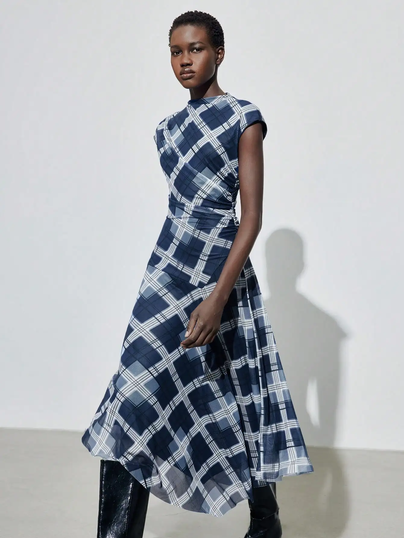 

Blue Plaid Print Round Neck Dolman Sleeve Maxi Dress with Ruched Waist