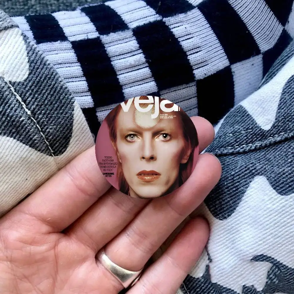 مغني الروك البريطاني D-David_B-Bowie شارات زر PinsBrooch الإبداعية يقتبس شارة الملابس على ظهره مجوهرات هدية للأصدقاء