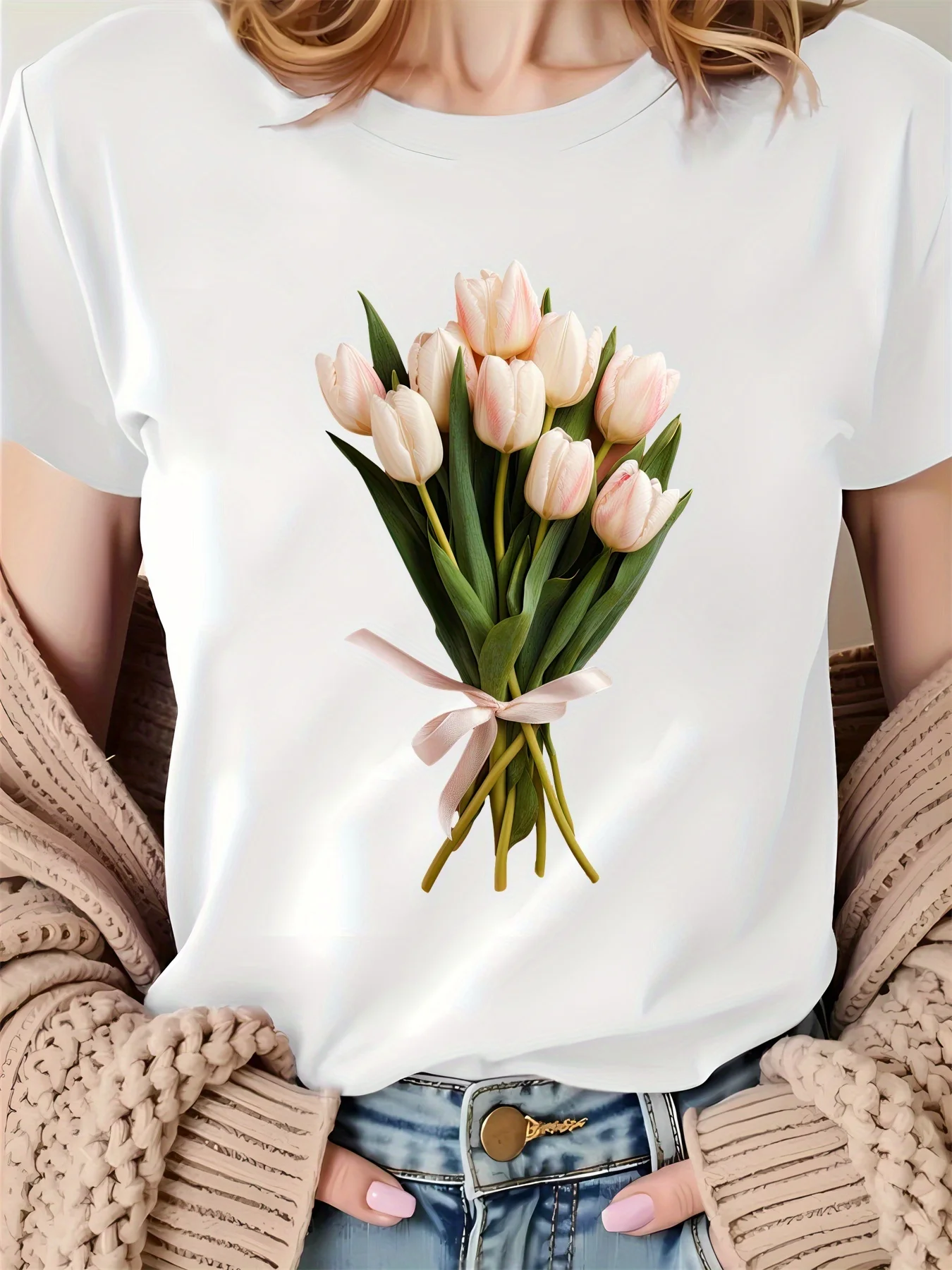 A Beautiful Bouquet of Tulips Women'S Stylish Casual Sporty Vibe Breathable Sweat-Absorbing Comfortable and Soft Printed T-Shirt
