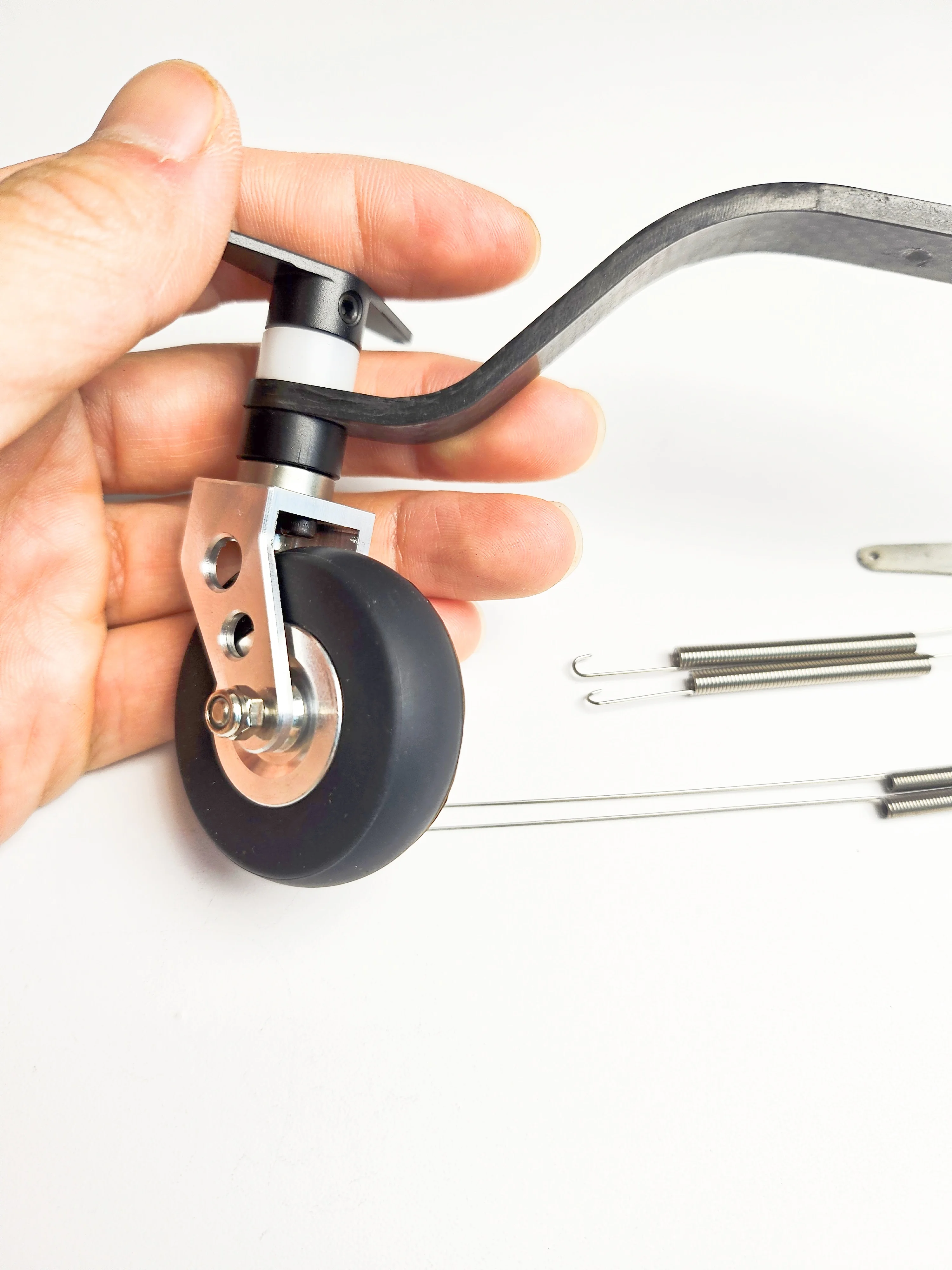 Jeu de roues de train d'atterrissage arrière en Fiber de carbone, pour moteur à essence 26CC/30CC/40CC/50CC/63CC/80CC/100CC, modèle d'avion RC, Version à ressort