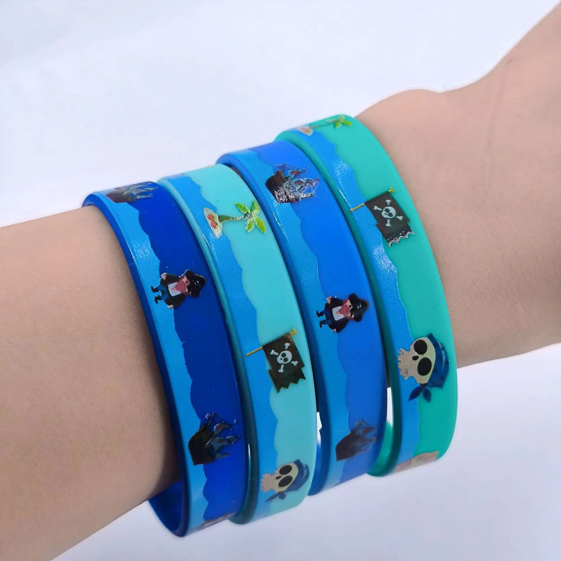 10Pcs Cartoon Skull Pirate Silicone Bracelet Anchor Wristband for Kids Birthday Party Favors Halloween Party Gifts Goodie Bag