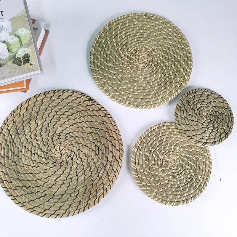 

HeMu Thatched Meal Mat Thickened Insulation Mat Thatched Woven Meal Mat Sand Pot Mat Home and Daily Use Sand Pot Mat Bowl Mat