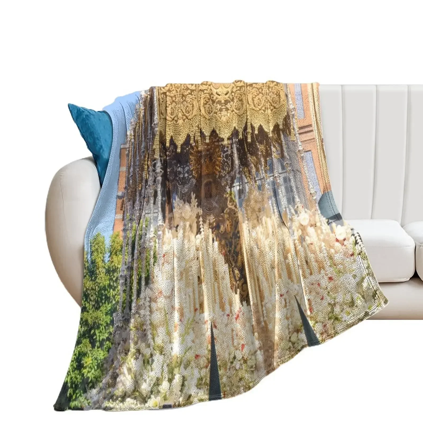 Esperanza de Triana, Sevilla, Semana Santa 2022 Throw Blanket Bed Fashionable valentine gift ideas Multi-Purpose Blankets