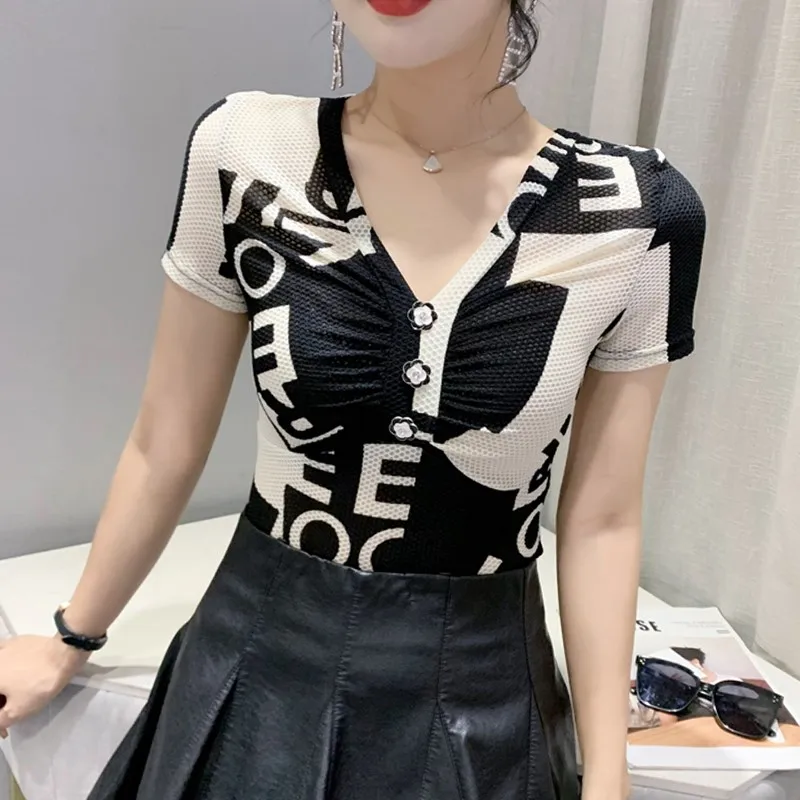 패셔너블 미 티셔츠 여성용 2024 신상 체크무늬 프린트 V넥 슬림핏 트렌디 티셔츠 한국 스타일 여름