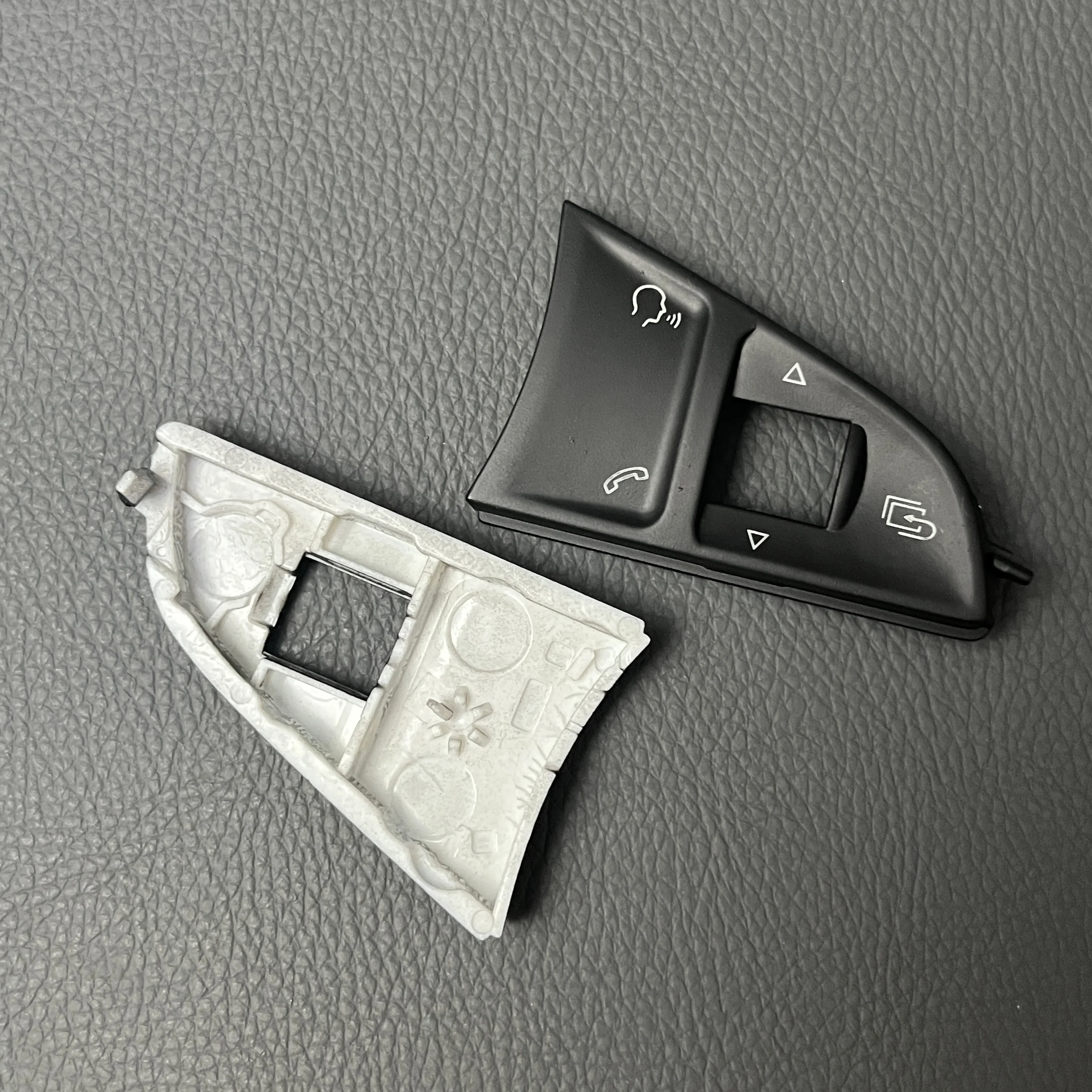 Multi-functional Buttons Cover Steering Wheel Switch Trim For Skoda Octavia 3 Fabia 3 Superb Yeti Kodiaq 5E0 919 719 A 5E0919719