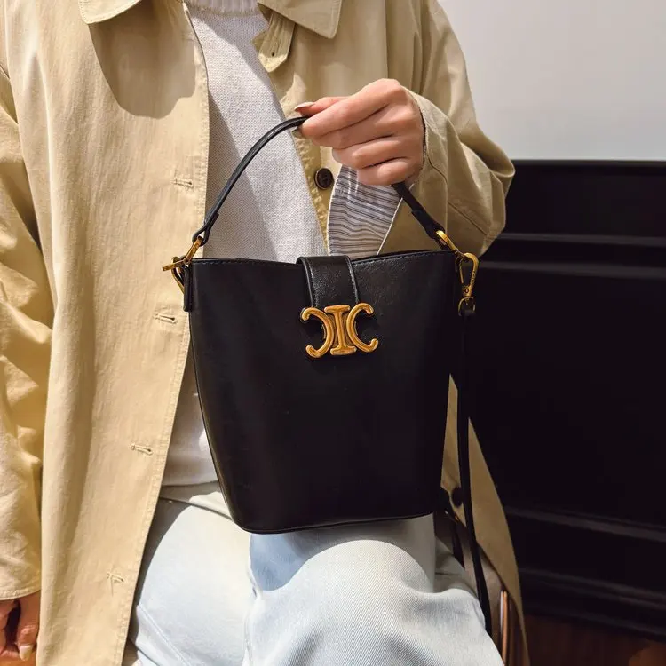

Premium Large-Capacity Bag, Soft Supple Finish, Secure Top Closure, Detachable Shoulder Strap, Versatile Essential, New 2026