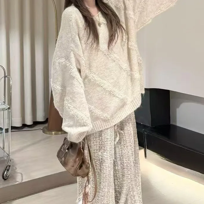 

Long Sleeve round Neck Pure Color Towel Embroidery Loose Fit Overhead Autumn Winter Soft Cozy Korean Style Women's Knitted