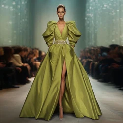 Gorgeous Green Silk Satin Long Evening Dresses فساتين طويلة 2024 V Neck Slit Arabic Formal Party Dress فساتين سهرة Prom Gowns