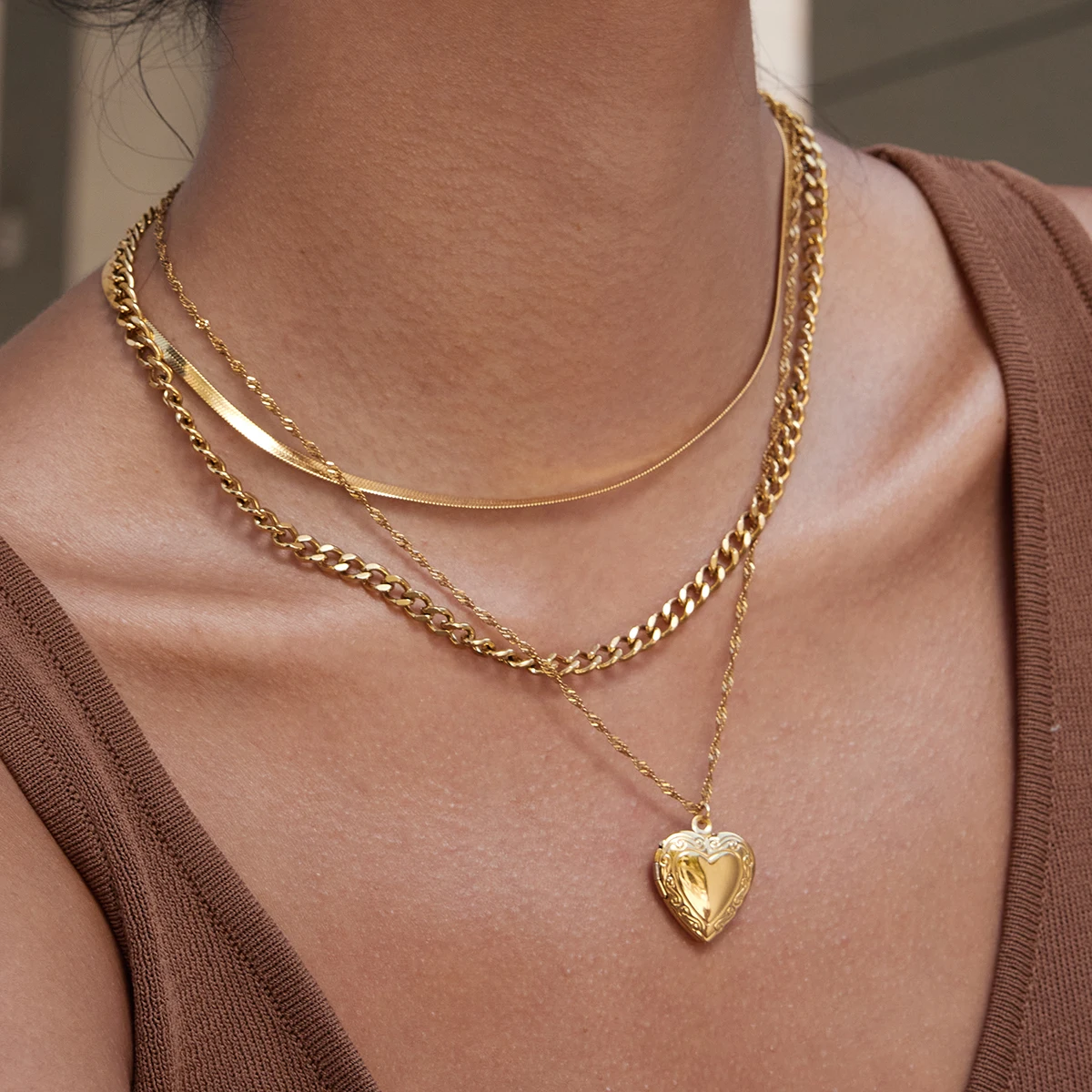

AIKOER Simple Classic 18K Gold Color Plated Stainless Steel Pattern Heart Shaped Photo Box Pendant Necklace Stackable Chain Neck