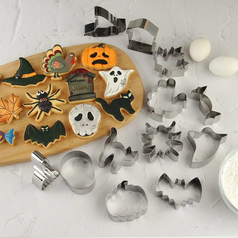 12PCS Halloween Cookie Cutters Set Stainless Steel Pumpkin Skull Shapes Biscuit Molds DIY Baking Tools for Home and Parties