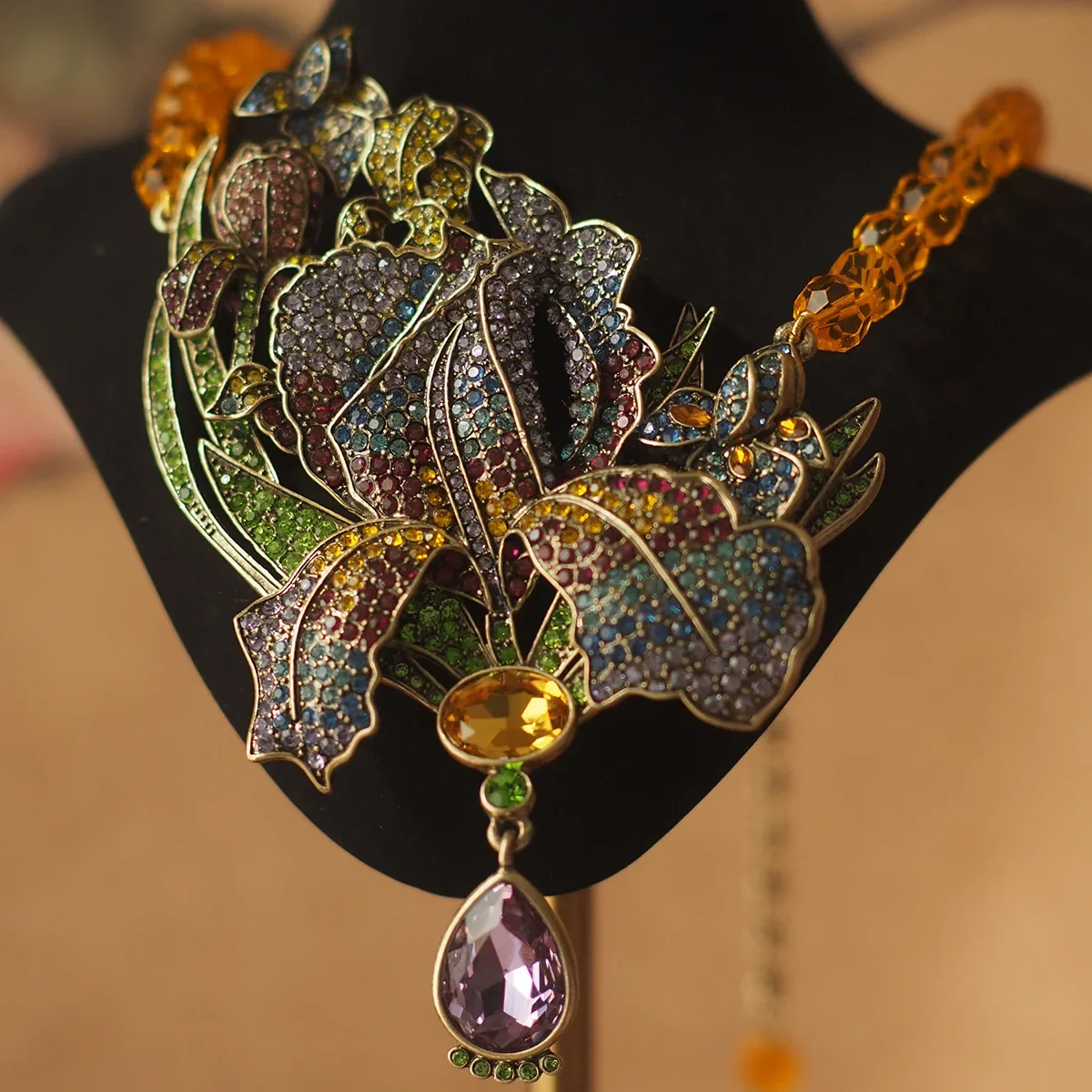 Gao Ding, A Well-known Designer in Europe and America, with The Same Heavy Industry Luxury Inlaid Colorful Crystal Necklace