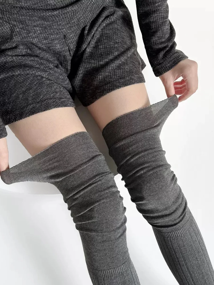 meias-femininas-miu-estilo-preguicoso-cinza-fume-com-faixa-larga-acima-do-joelho-moda-outono-inverno-efeito-emagrecedor-meias-longas-ate-a-coxa
