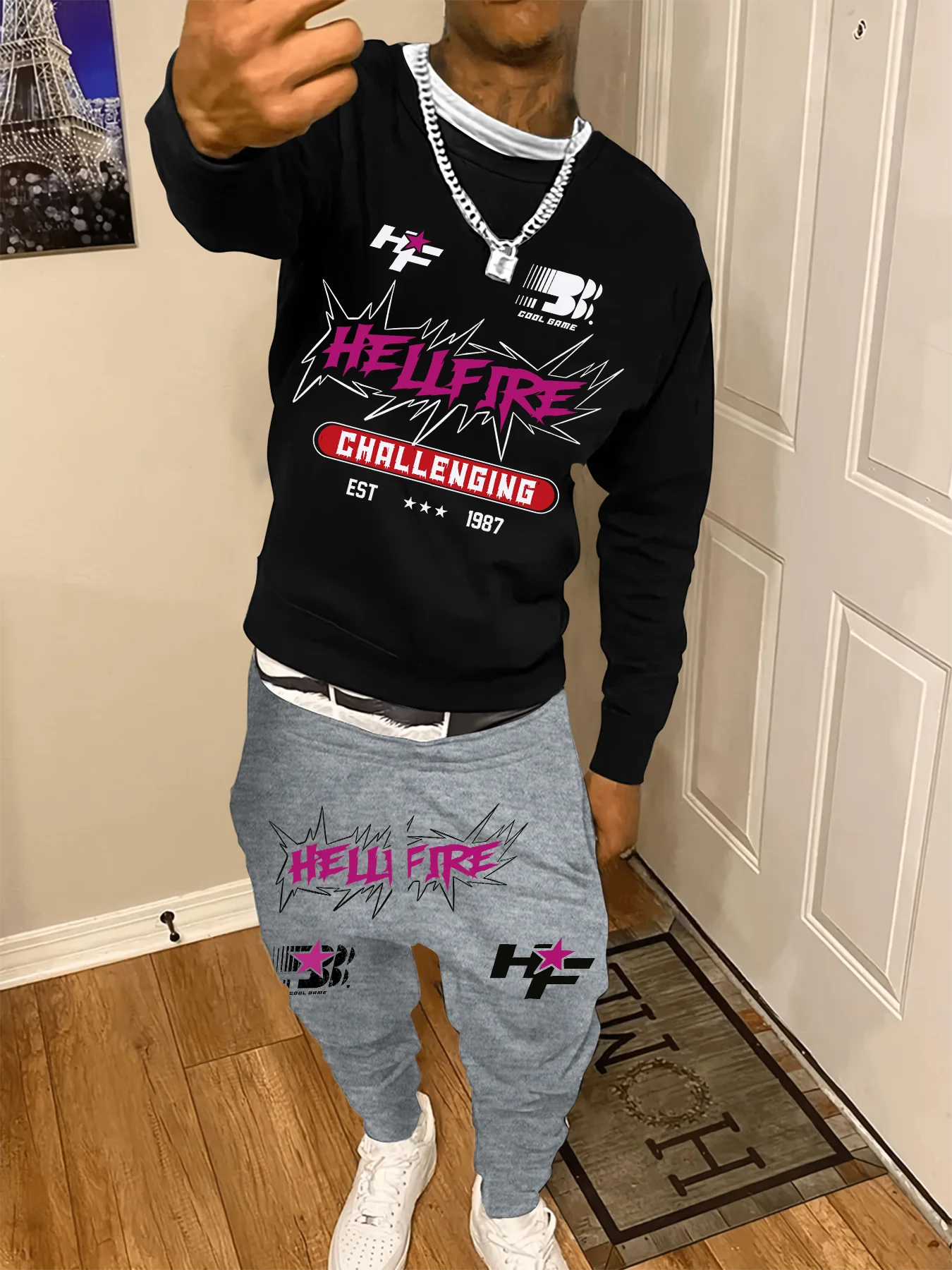 Fato de moletom pulôver com gola redonda Com texto "HELLFIRE" e padrões de texto "CHALLENGING" e logotipo da moda, roupas diárias de rua