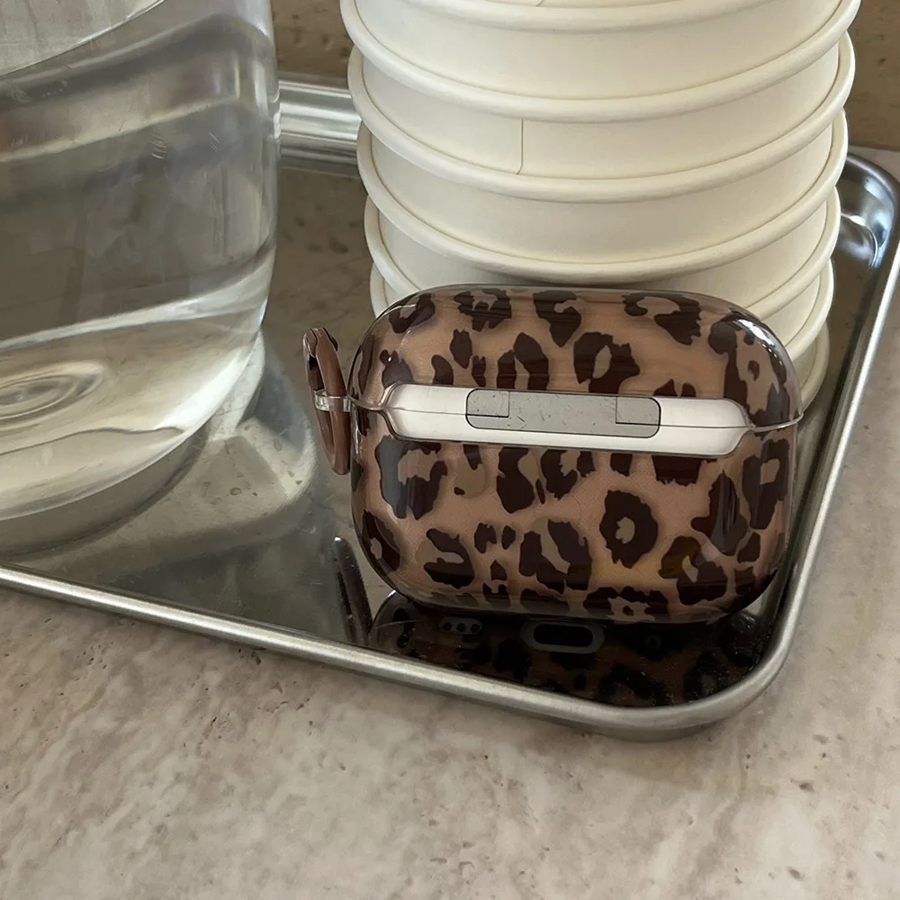 قلادة على شكل قلب أسود فاخر وشفاف بطبعة الفهد لأجهزة airpods 4 3 1 pro 2 حافظة حماية من السيليكون الناعم
