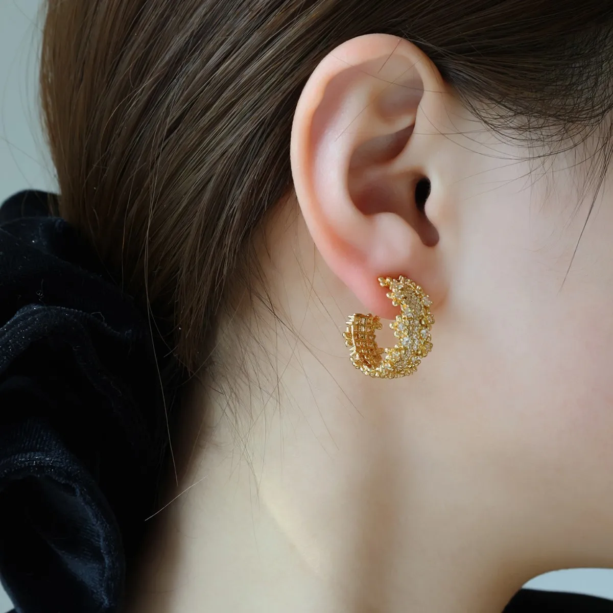 

Withered Full Diamond Circle Earrings Versatile And Feminine Earrings 2026 Hot Item