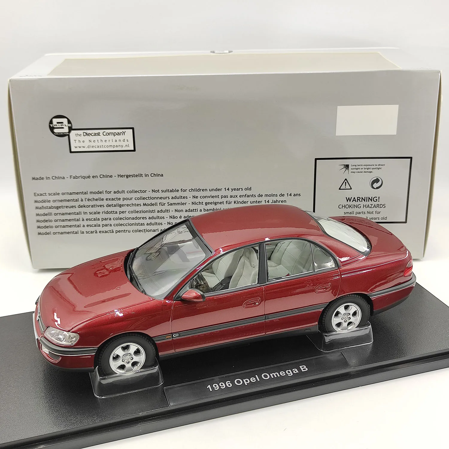 TRIPLE9 1:18 Scale 1996 Opel Omega B Red Alloy Car Model