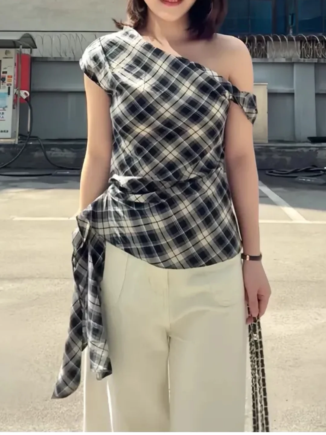 

plus Size Polka Dot Shirt Women's Summer New Unique Beautiful Young Looking Shoulder Bared Plaid Shirt Korean Style Slim Fit
