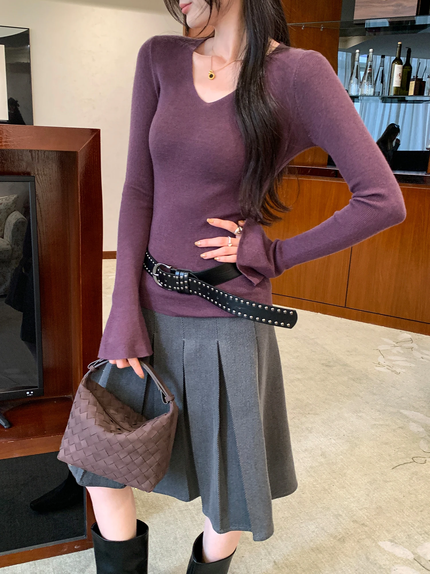 Gray Knitted V-neck Bell Sleeve Base Shirt Women's Autumn Winter New Style Inner Wear Small Top Korean Style Slim Fit T-shirt