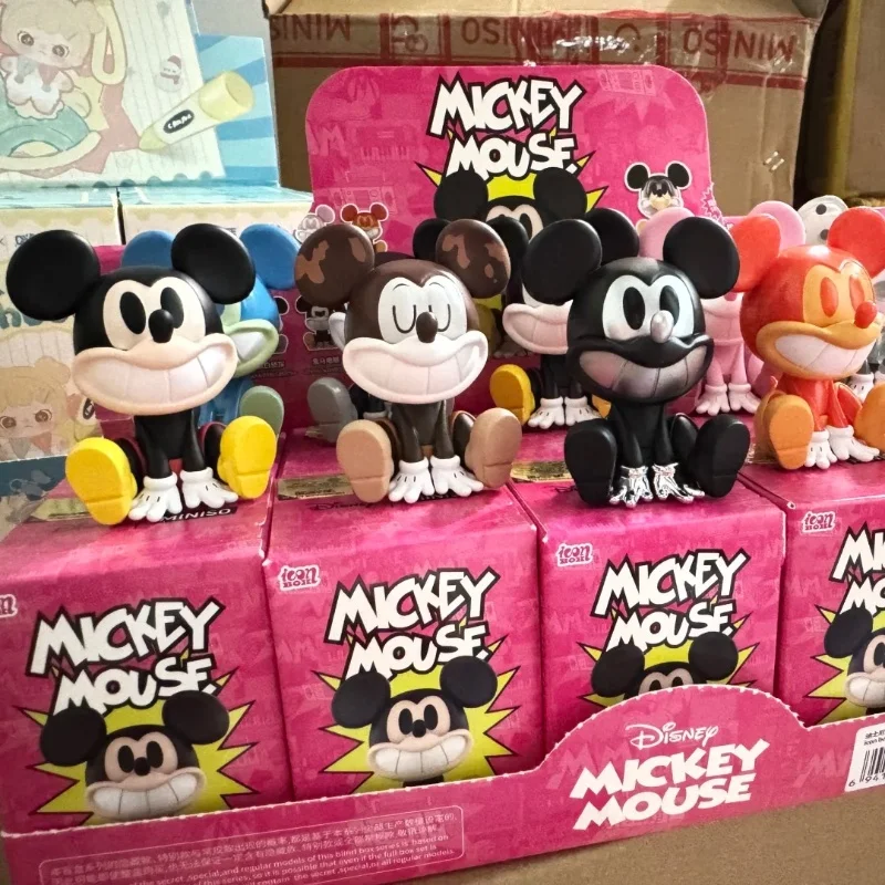 

Новая оригинальная глухая коробка с Микки, смеющаяся гравитационная серия, ящик для значка, ручной орнамент, загадочная коробка, настольное украшение, подарок