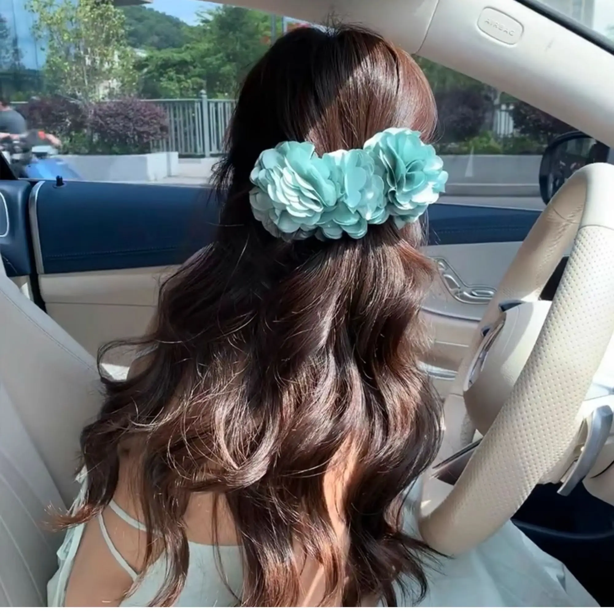 كلاين الأزرق مشبك شعر الياقوت الأزرق زهرة الموز كليب للنساء كبير المخملية Scrunchies إكسسوارات الشعر الأنيقة للشعر الكثيف