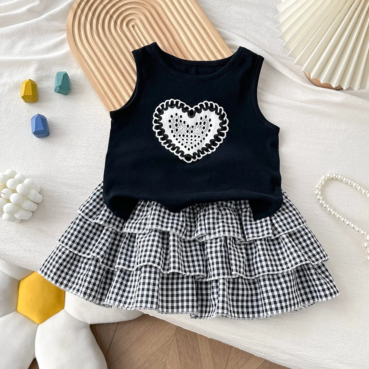 Conjunto de ropa de verano para niñas, camiseta sin mangas con estampado en forma de corazón + falda de rejilla, 2 uds., traje elegante para niñas de 2 a 8 años