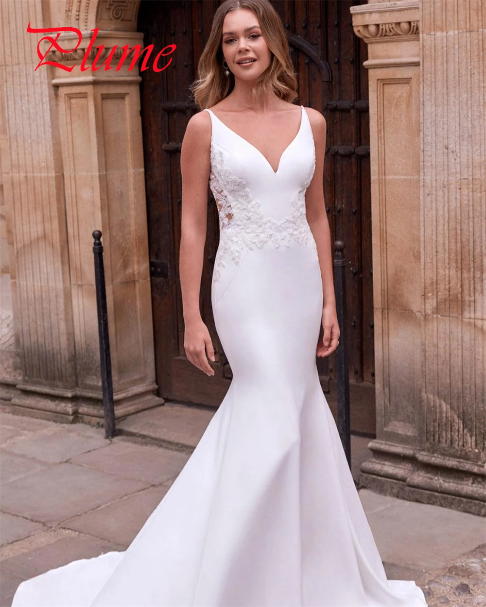 カスタマイズされたエレガントなホワイトジャージのウェディングドレス繊細な V ネックスパゲッティストラップブライダルパーティークラシックボタンバックブライダルドレス