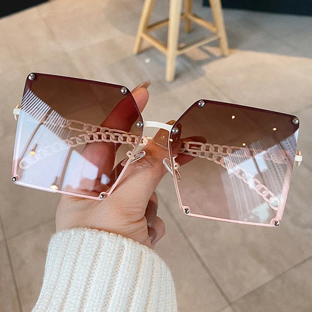 2024 New Fashion Oversize Gradient Sunglasses For Women Vintage Alloy Chain Frame Rivet Square Sun Glasses Female Elegant Shades