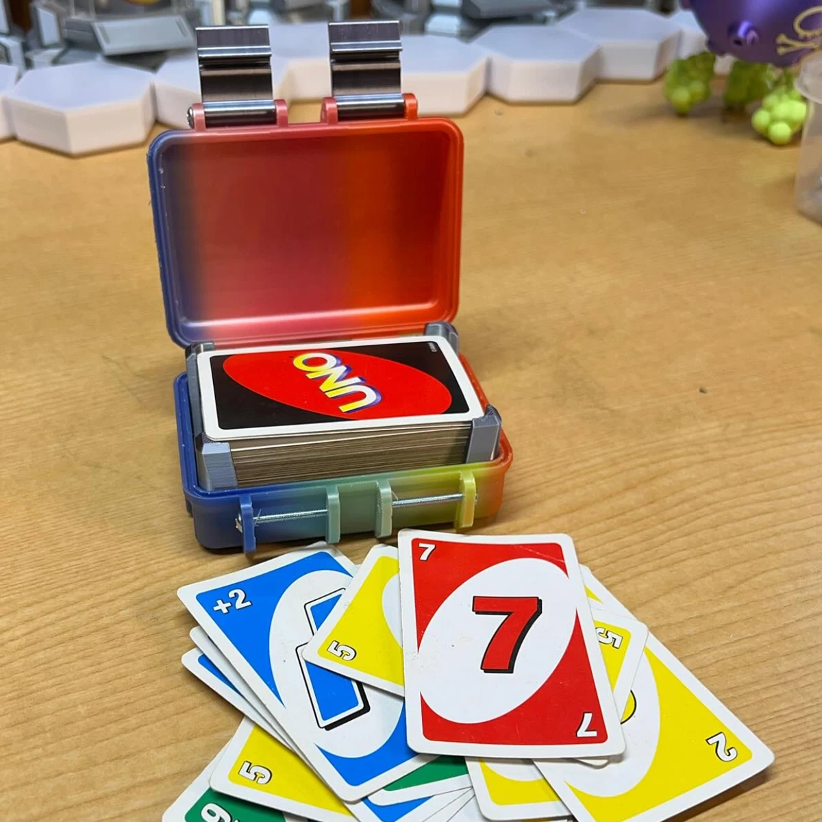 Scatola di immagazzinaggio portatile in materiale duro Pla stampata in 3D adatta per scatola di protezione classica per giochi di carte Mattel UNO,